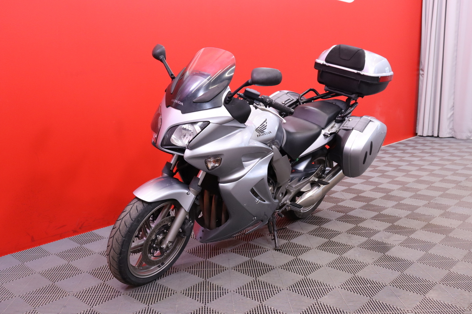 Honda - CBF - 1000 S // Suomi-pyörä / Huoltokirja / 3x Laukut // - Moottoripyörä