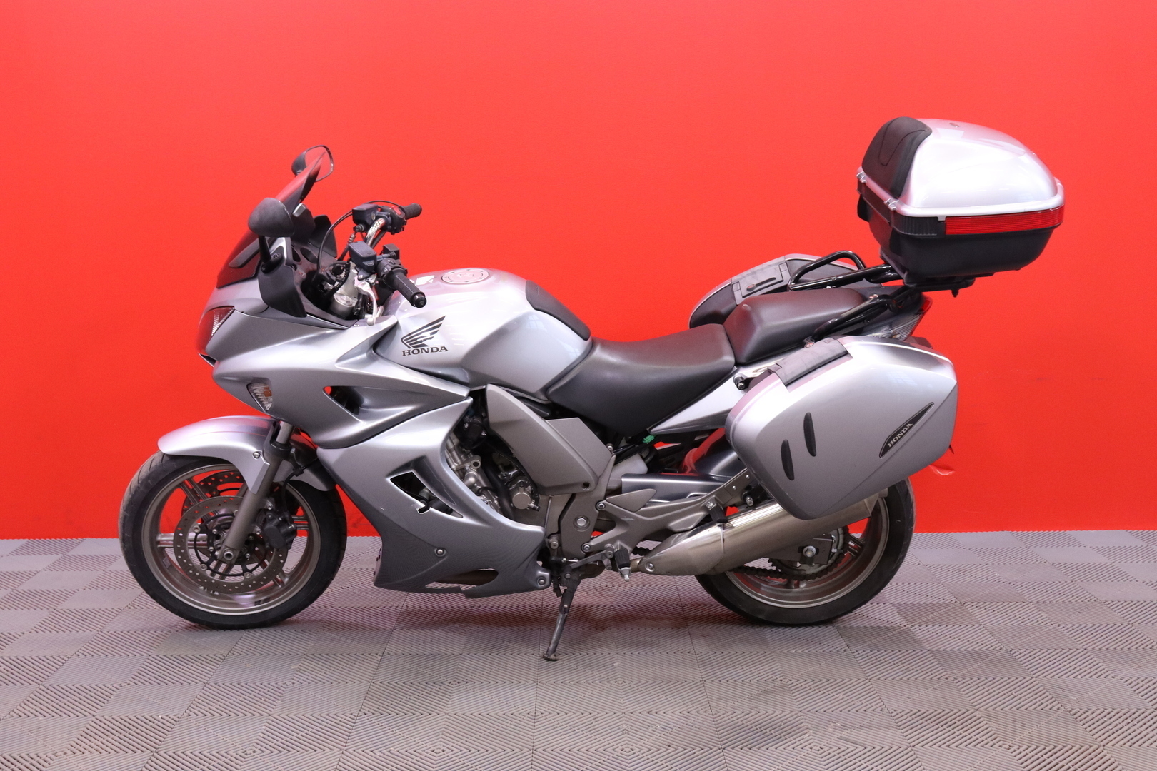 Honda - CBF - 1000 S // Suomi-pyörä / Huoltokirja / 3x Laukut // - Moottoripyörä
