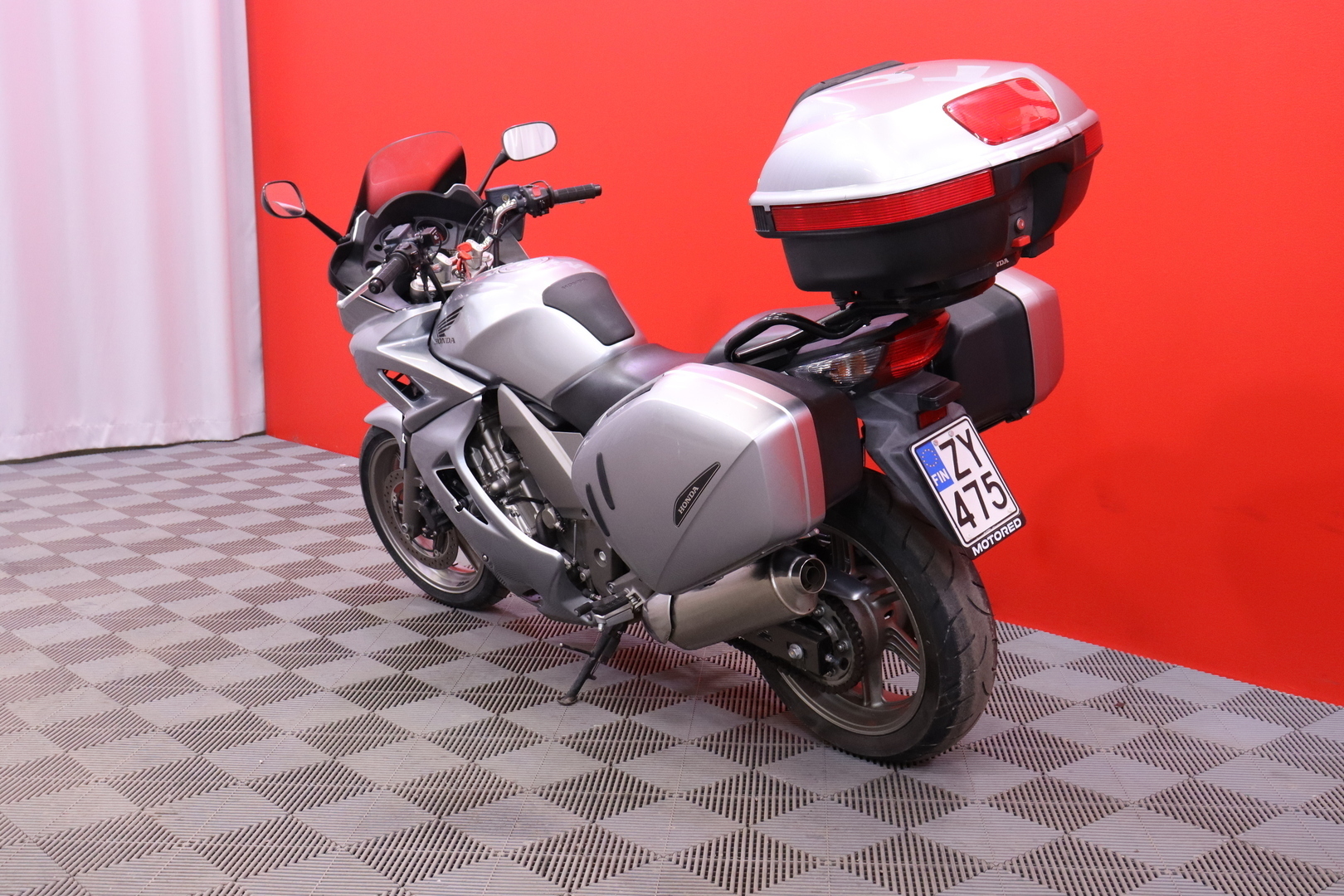 Honda - CBF - 1000 S // Suomi-pyörä / Huoltokirja / 3x Laukut // - Moottoripyörä