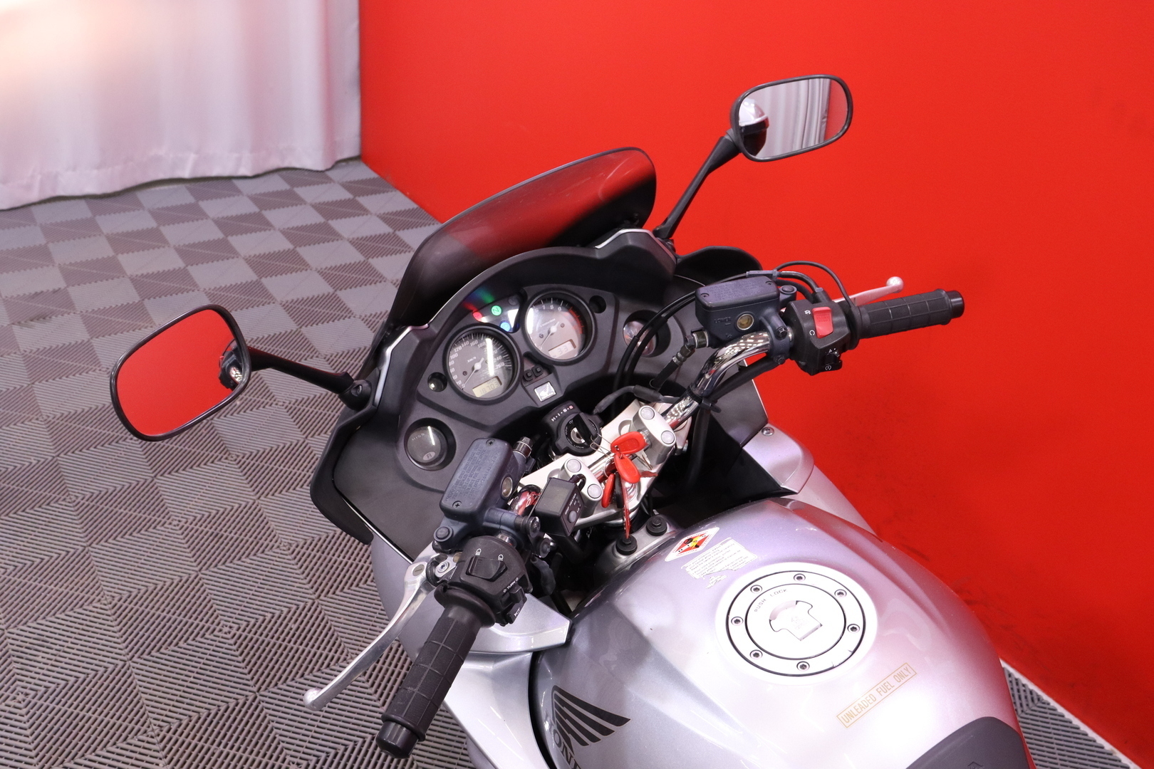 Honda - CBF - 1000 S // Suomi-pyörä / Huoltokirja / 3x Laukut // - Moottoripyörä