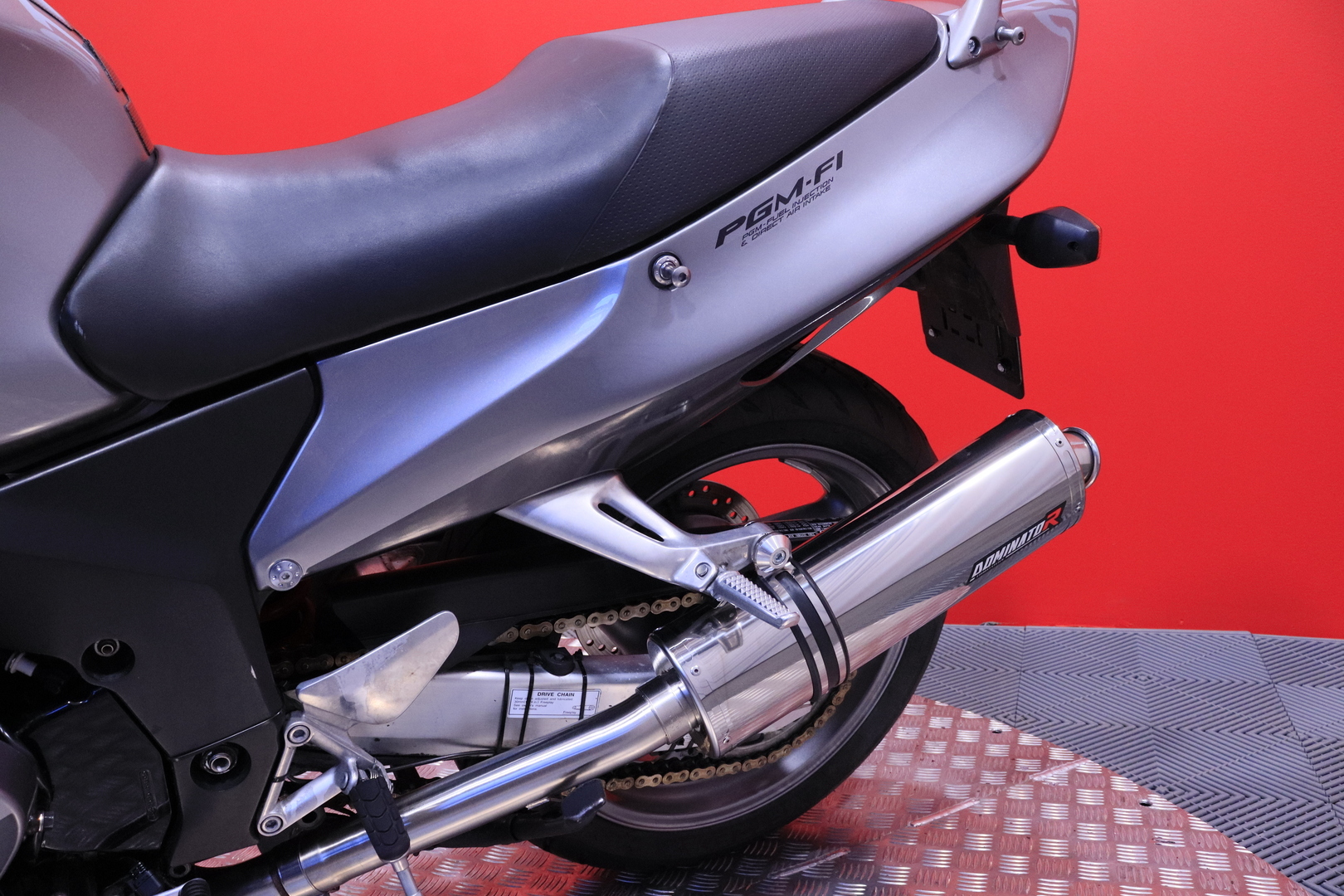Honda - CBR - 1100 XX Super Blackbird // Huoltokirja / Dominator / Suomi-pyörä // - Moottoripyörä