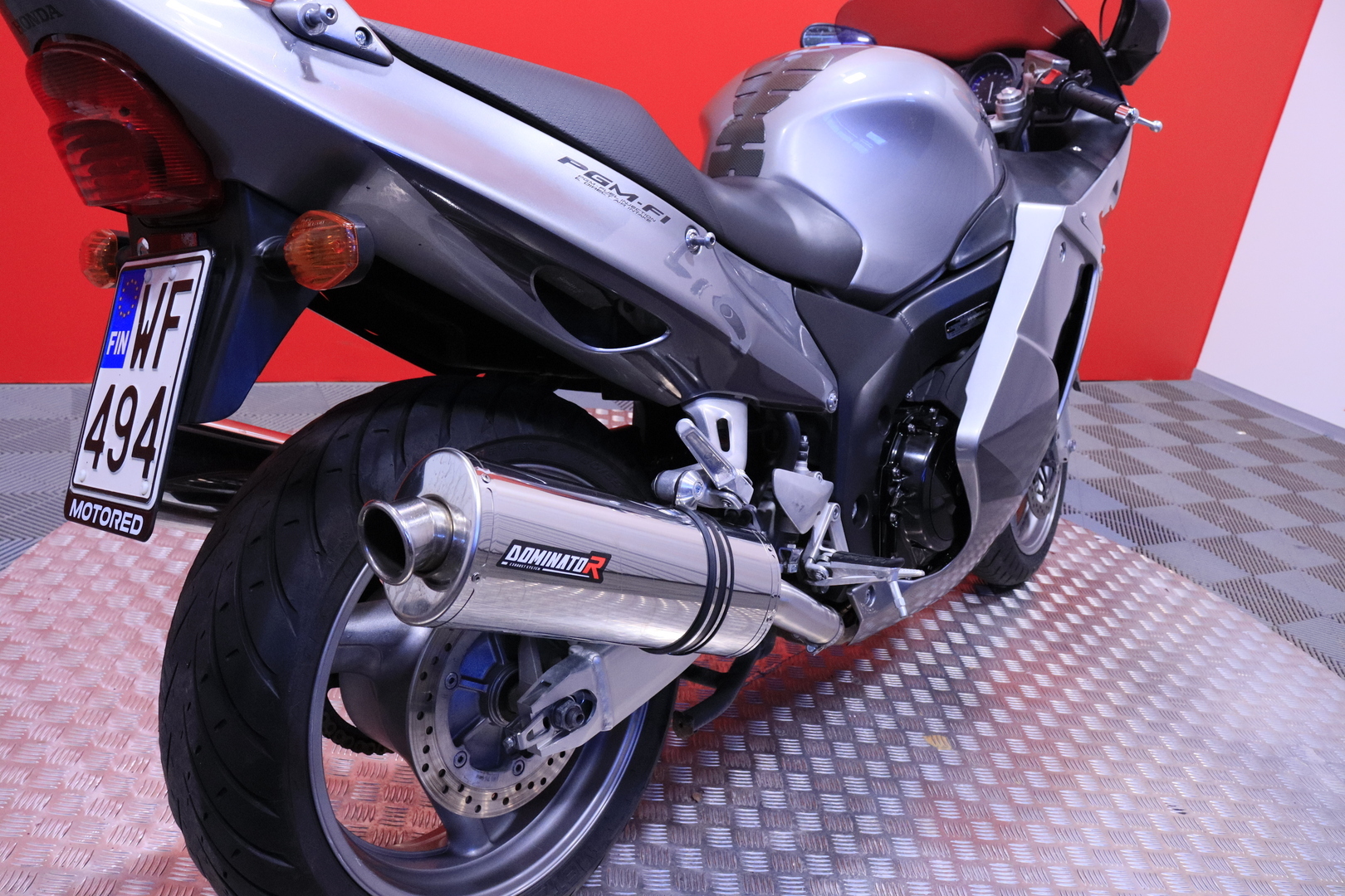 Honda - CBR - 1100 XX Super Blackbird // Huoltokirja / Dominator / Suomi-pyörä // - Moottoripyörä