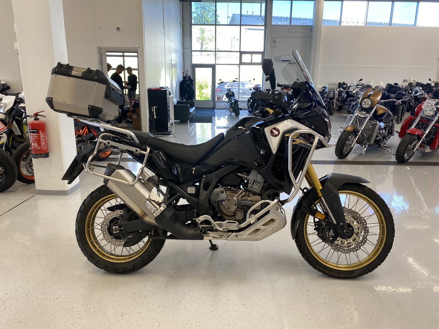 Honda - CRF - 1100L Africa twin DCT // Juuri saapunut / 3x laukut / Kaatumaraudat / Suomi-pyörä / Huoltokirja // - Moottoripyörä