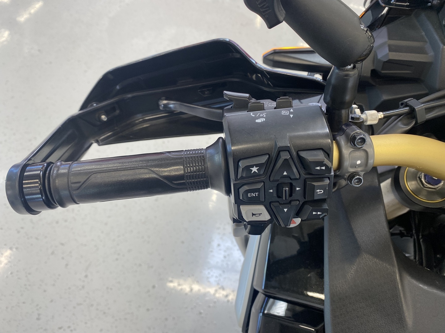 Honda - CRF - 1100L Africa twin DCT // Juuri saapunut / 3x laukut / Kaatumaraudat / Suomi-pyörä / Huoltokirja // - Moottoripyörä