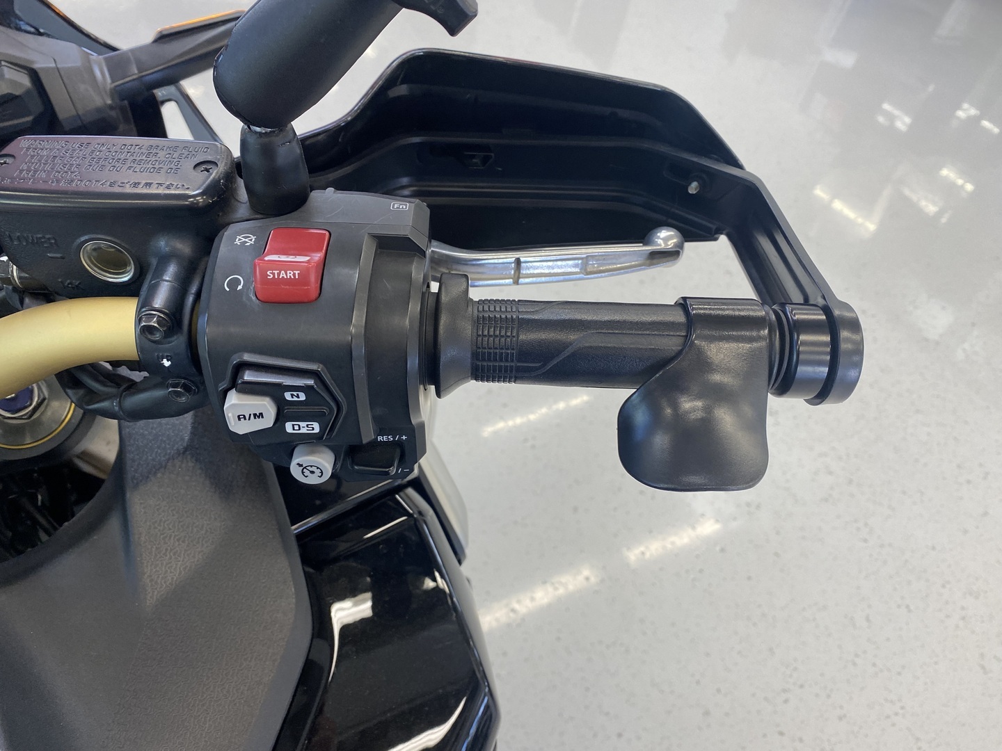 Honda - CRF - 1100L Africa twin DCT // Juuri saapunut / 3x laukut / Kaatumaraudat / Suomi-pyörä / Huoltokirja // - Moottoripyörä