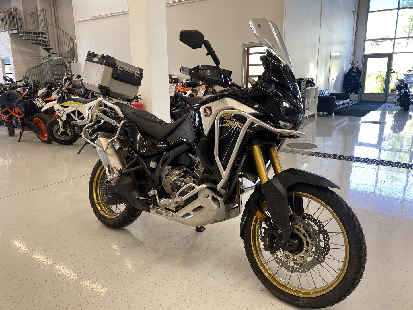 Honda - CRF - 1100L Africa twin DCT // Juuri saapunut / 3x laukut / Kaatumaraudat / Suomi-pyörä / Huoltokirja // - Moottoripyörä