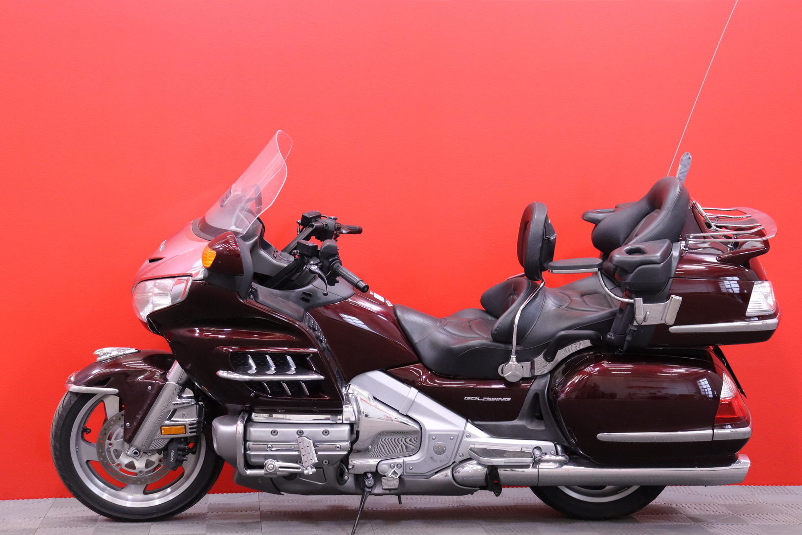 Honda - GL - 1800 GoldWing // Airbag / Navi / Vakkari / Pakki / Radio // - Moottoripyörä