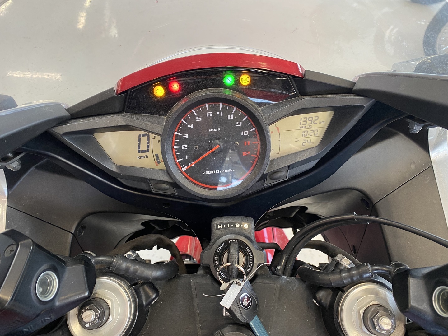 Honda - VFR - 1200F // Akrapovic / Suomi-pyörä / Huoltokirja / Laukut // - Moottoripyörä