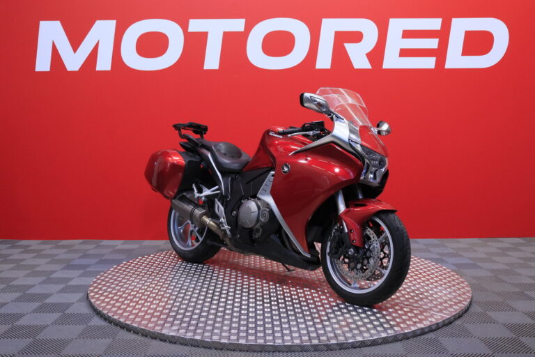 Honda - VFR - 1200F // Akrapovic / Suomi-pyörä / Huoltokirja / Laukut // - Moottoripyörä