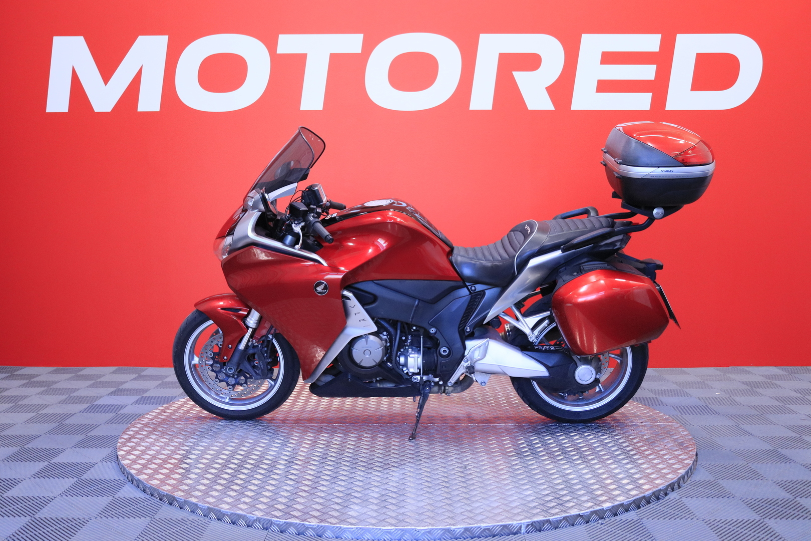 Honda - VFR - 1200 F // Juuri saapunut! / Suomi-pyörä / Akrapovic / Huoltokirja // - Moottoripyörä