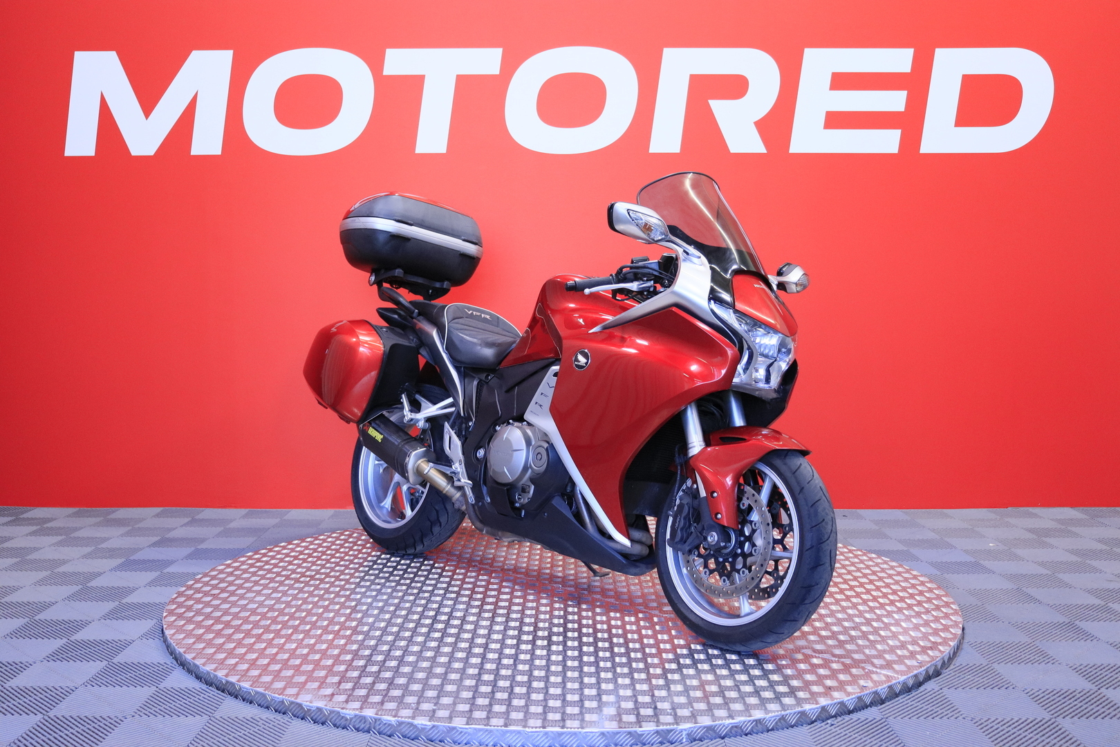 Honda - VFR - 1200 F // Juuri saapunut! / Suomi-pyörä / Akrapovic / Huoltokirja // - Moottoripyörä