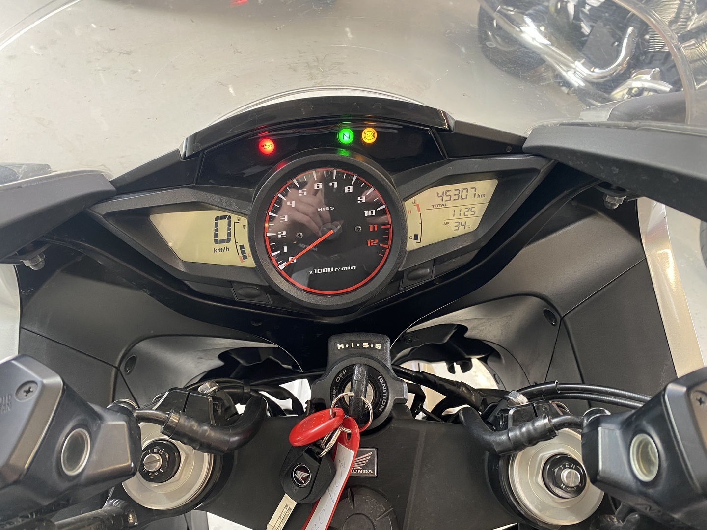 Honda - VFR - 1200 F // !Akrapovic / Huoltokirja / 4x laukut / Suomi-Pyörä // - Moottoripyörä