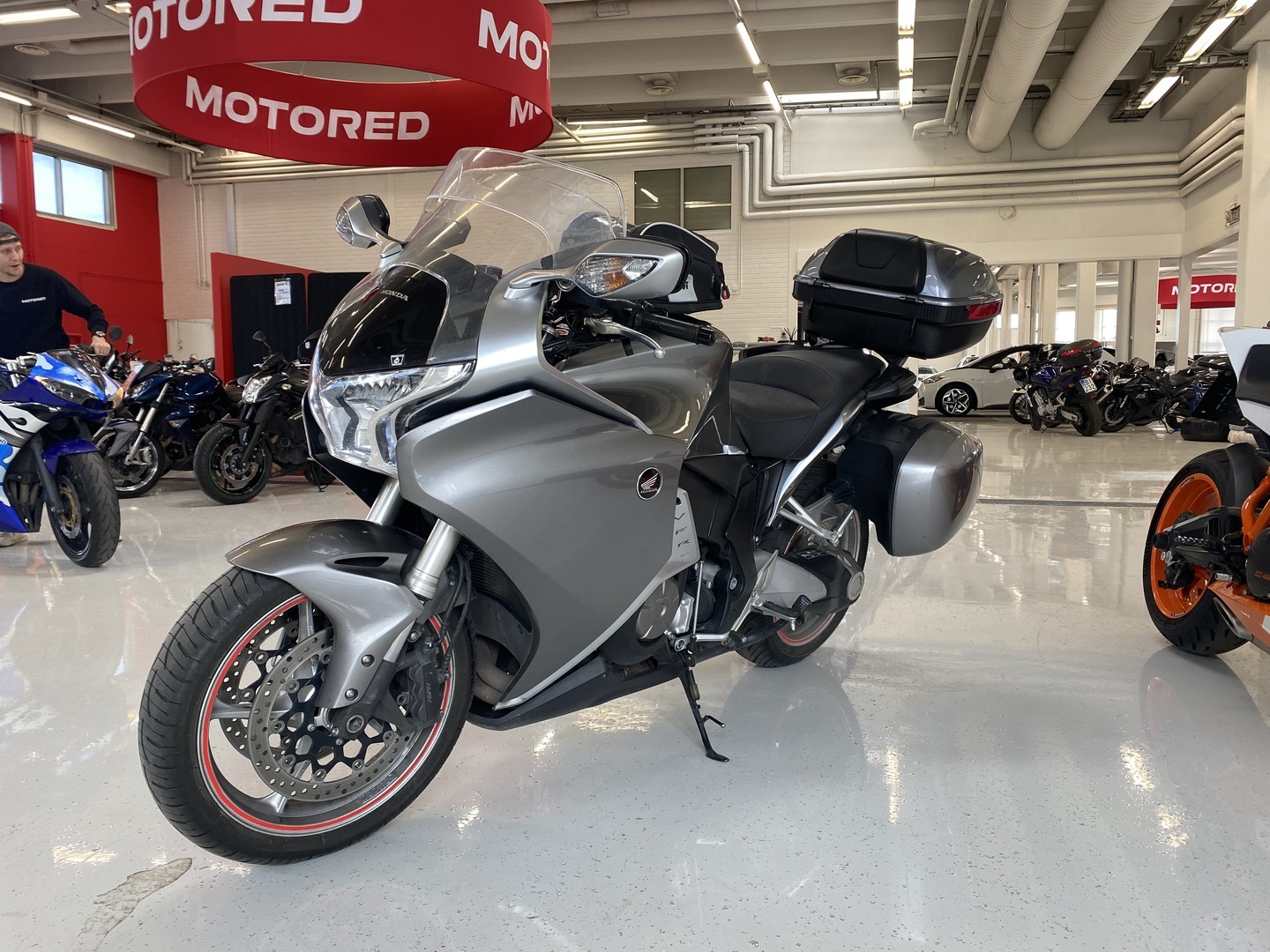 Honda - VFR - 1200 F // !Akrapovic / Huoltokirja / 4x laukut / Suomi-Pyörä // - Moottoripyörä