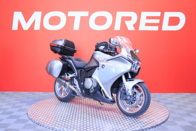 Honda - VFR - 1200 F // !Akrapovic / Huoltokirja / 4x laukut / Suomi-Pyörä // - Moottoripyörä