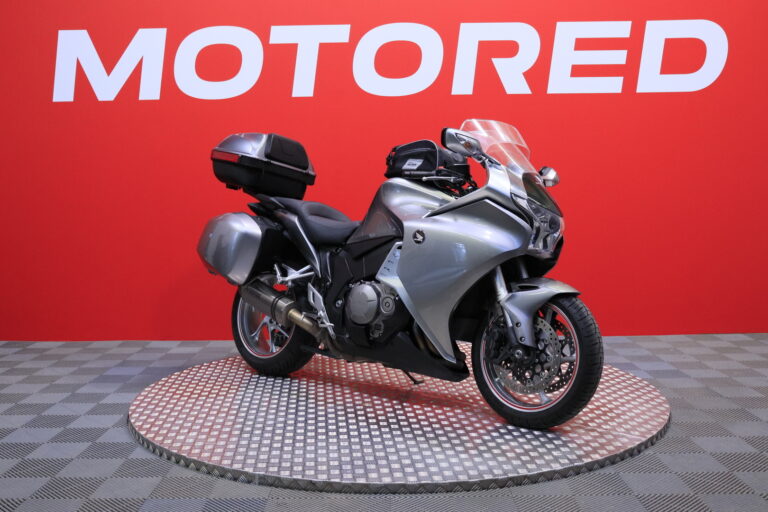 Honda - VFR - 1200 F //  !Akrapovic / Huoltokirja / 4x laukut / Suomi-Pyörä // - Moottoripyörä