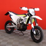 Husqvarna - 701 - Supermoto // ABS / LED-vilkut / Akrapovic / 2x avain / Brembo // - Moottoripyörä