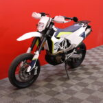 Husqvarna - 701 - Supermoto // ABS / LED-vilkut / Akrapovic / 2x avain / Brembo // - Moottoripyörä