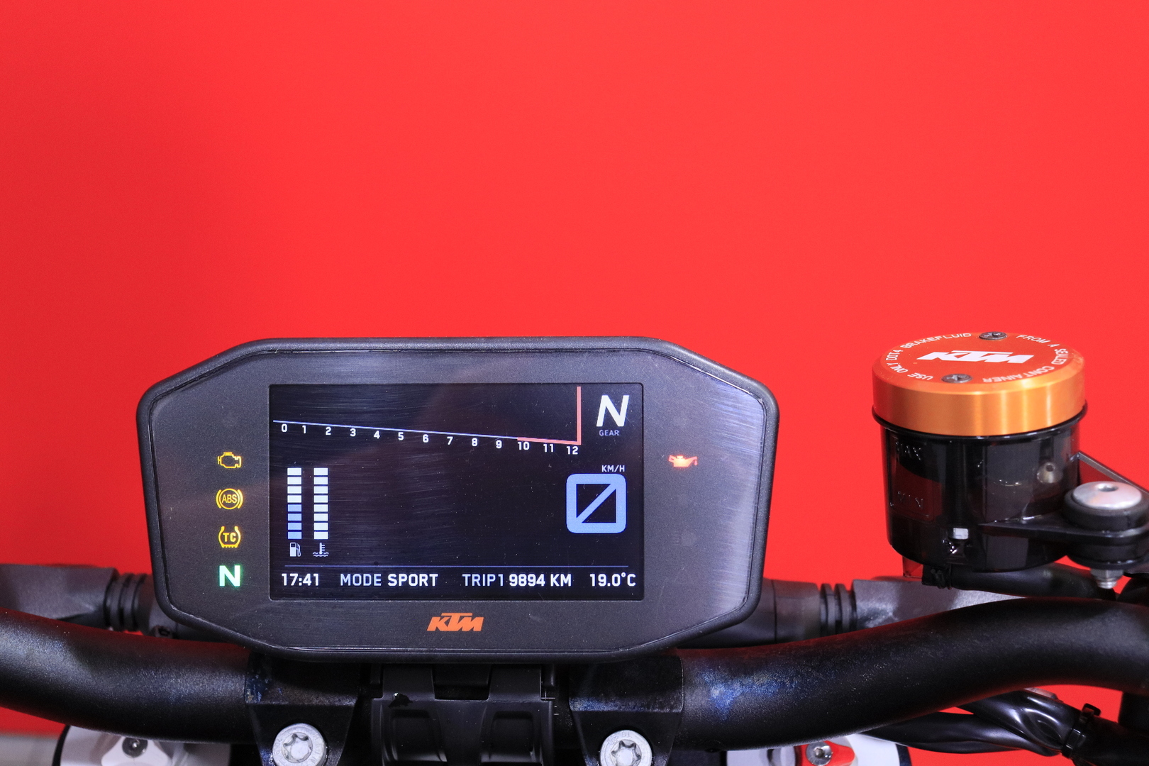 KTM - 1290 - Super Duke R // Powerparts / Suomi pyörä / Shifteri / Akrapovic / Kaatumaraudat // - Moottoripyörä