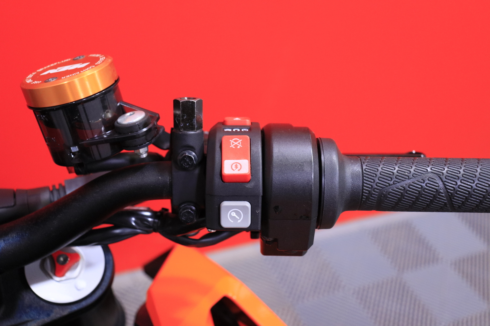KTM - 1290 - Super Duke R // Powerparts / Suomi pyörä / Shifteri / Akrapovic / Kaatumaraudat // - Moottoripyörä
