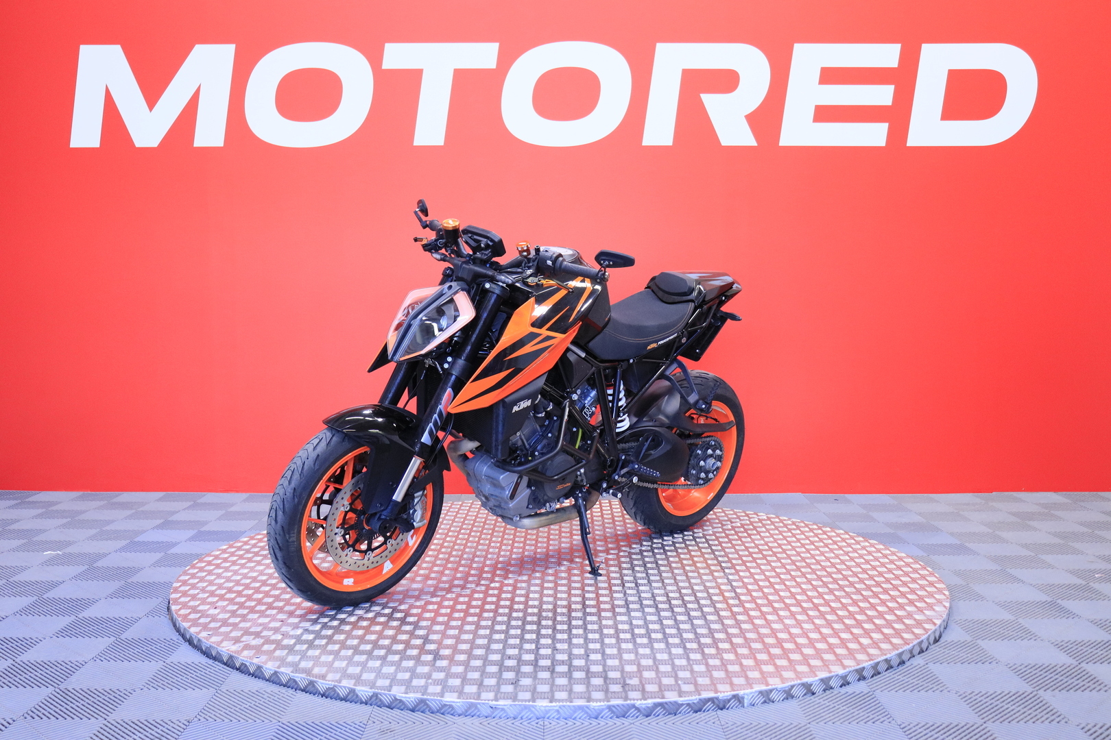 KTM - 1290 - Super Duke R // Powerparts / Suomi pyörä / Shifteri / Akrapovic / Kaatumaraudat // - Moottoripyörä