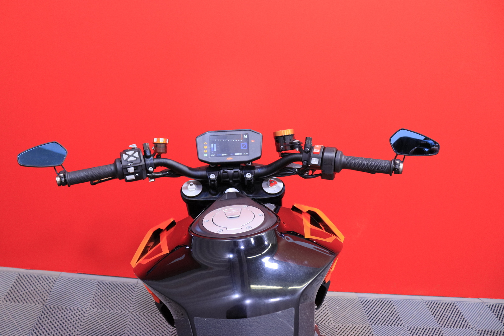 KTM - 1290 - Super Duke R // Powerparts / Suomi pyörä / Shifteri / Akrapovic / Kaatumaraudat // - Moottoripyörä