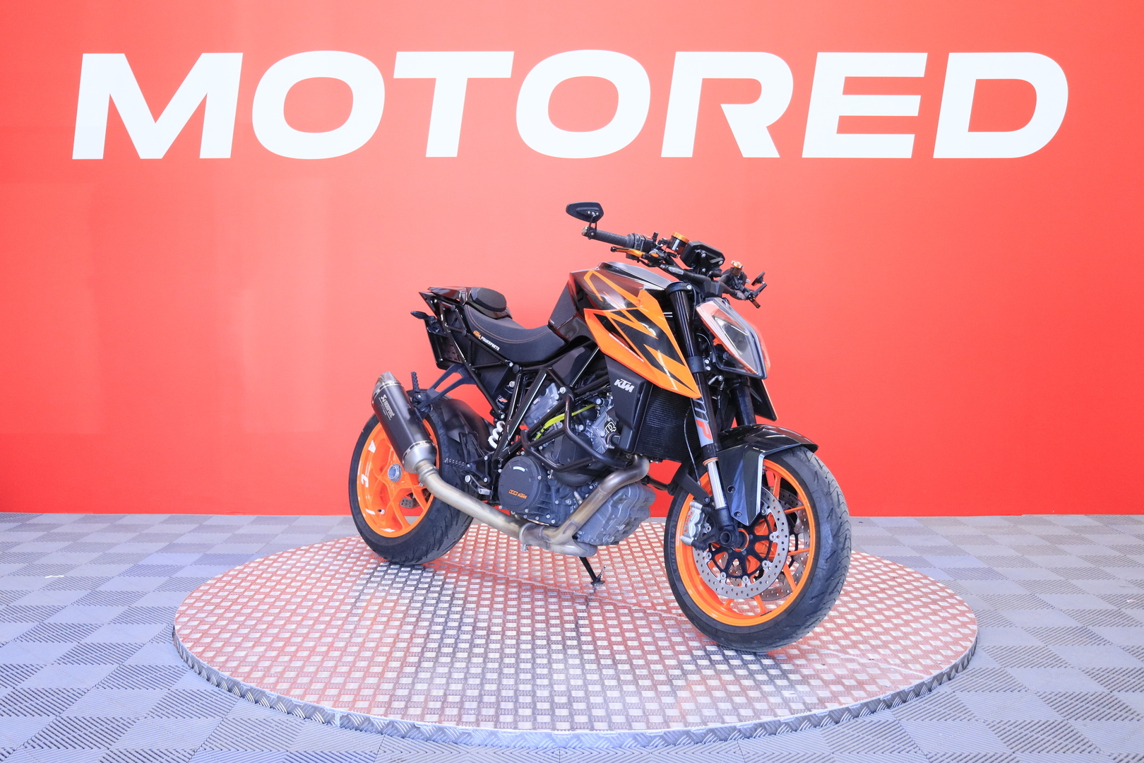 KTM - 1290 - Super Duke R // Powerparts / Suomi pyörä / Shifteri / Akrapovic / Kaatumaraudat // - Moottoripyörä