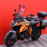 KTM - 1290 - Super Duke GT // Huippuvarusteet / 1-Om / Akrapovic / 3x laukut / Huoltokirja // - Moottoripyörä