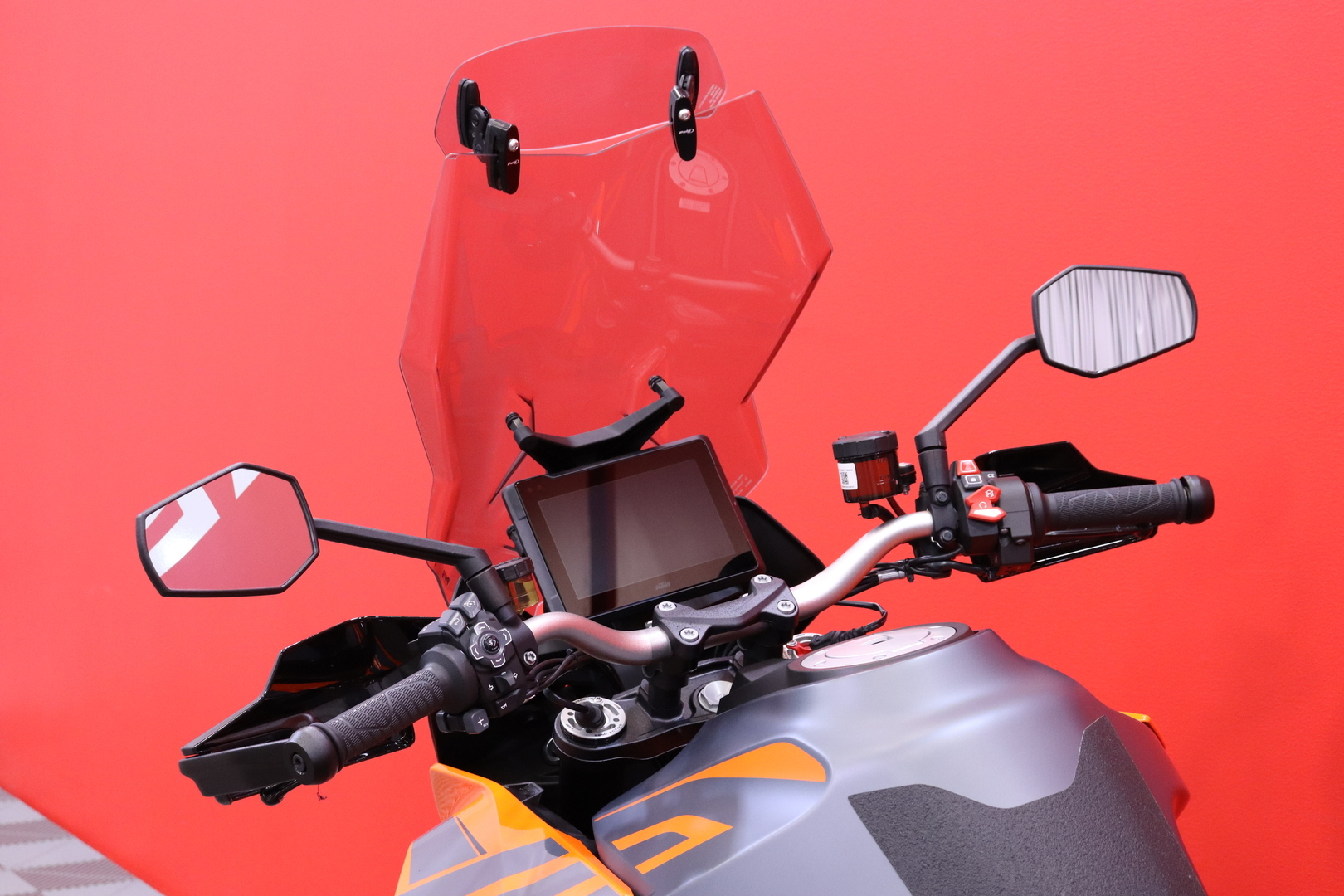 KTM - 1290 - Super Duke GT // Huippuvarusteet / 1-Om / Akrapovic / 3x laukut / Huoltokirja // - Moottoripyörä