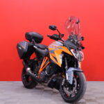 KTM - 1290 - Super Duke GT // Huippuvarusteet / 1-Om / Akrapovic / 3x laukut / Huoltokirja // - Moottoripyörä