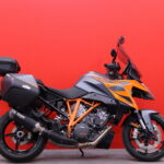 KTM - 1290 - Super Duke GT // Huippuvarusteet / 1-Om / Akrapovic / 3x laukut / Huoltokirja // - Moottoripyörä