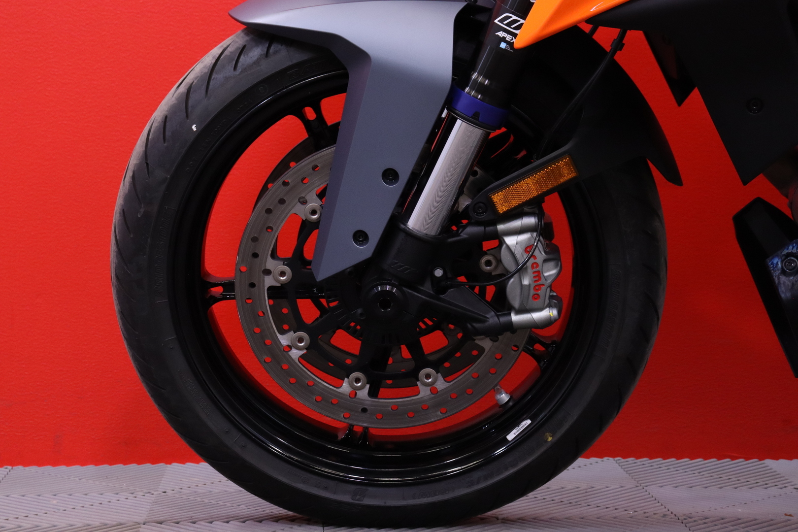 KTM - 1290 - Super Duke GT // Huippuvarusteet / 1-Om / Akrapovic / 3x laukut / Huoltokirja // - Moottoripyörä