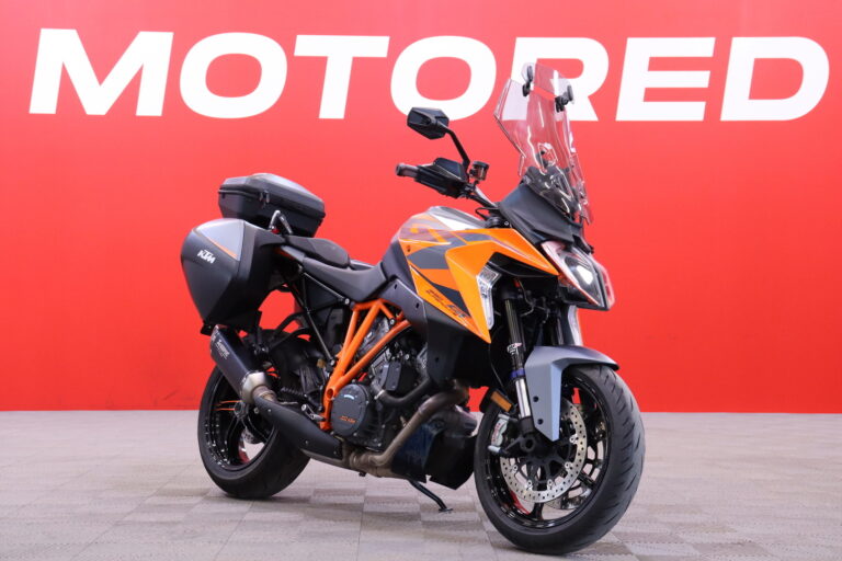 KTM - 1290 - Super Duke GT // Huippuvarusteet / 1-Om / Akrapovic / 3x laukut / Huoltokirja // - Moottoripyörä