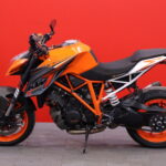 KTM - 1290 - Super Duke R // Suomi-pyörä / Akrapovic / 30tkm huolto tehty / Tarrasarja / TC / ABS // - Moottoripyörä