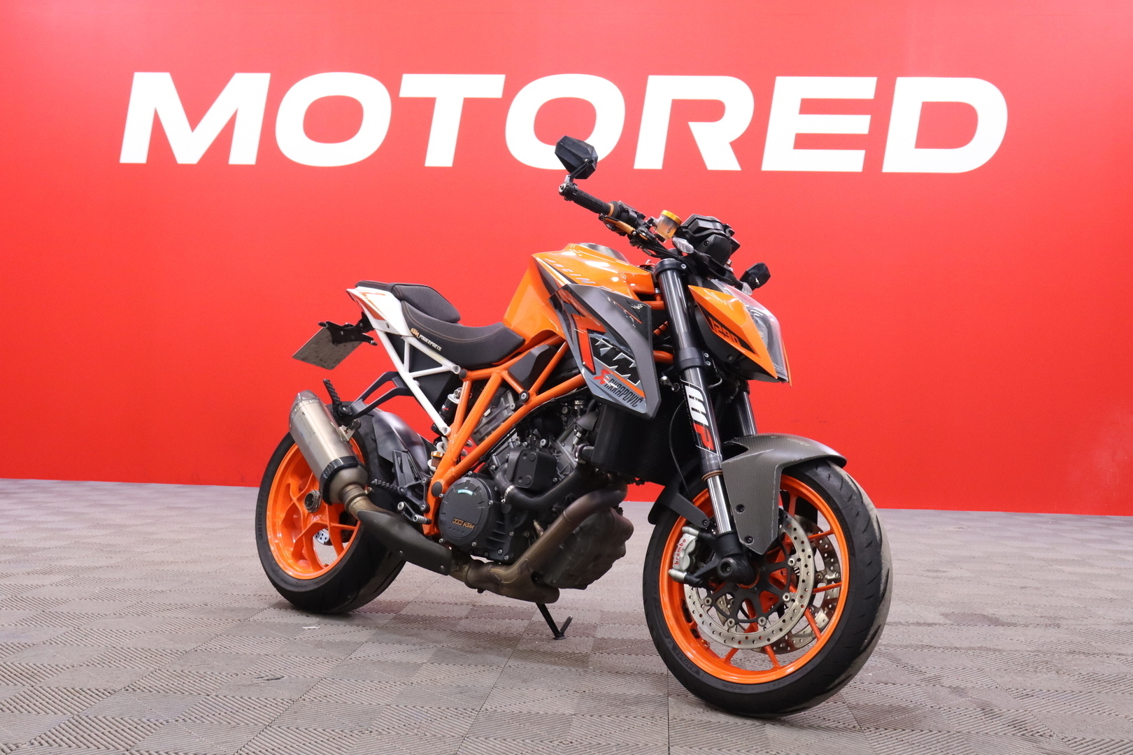 KTM - 1290 - Super Duke R // Suomi-pyörä / Akrapovic / 30tkm huolto tehty / Tarrasarja / TC / ABS // - Moottoripyörä