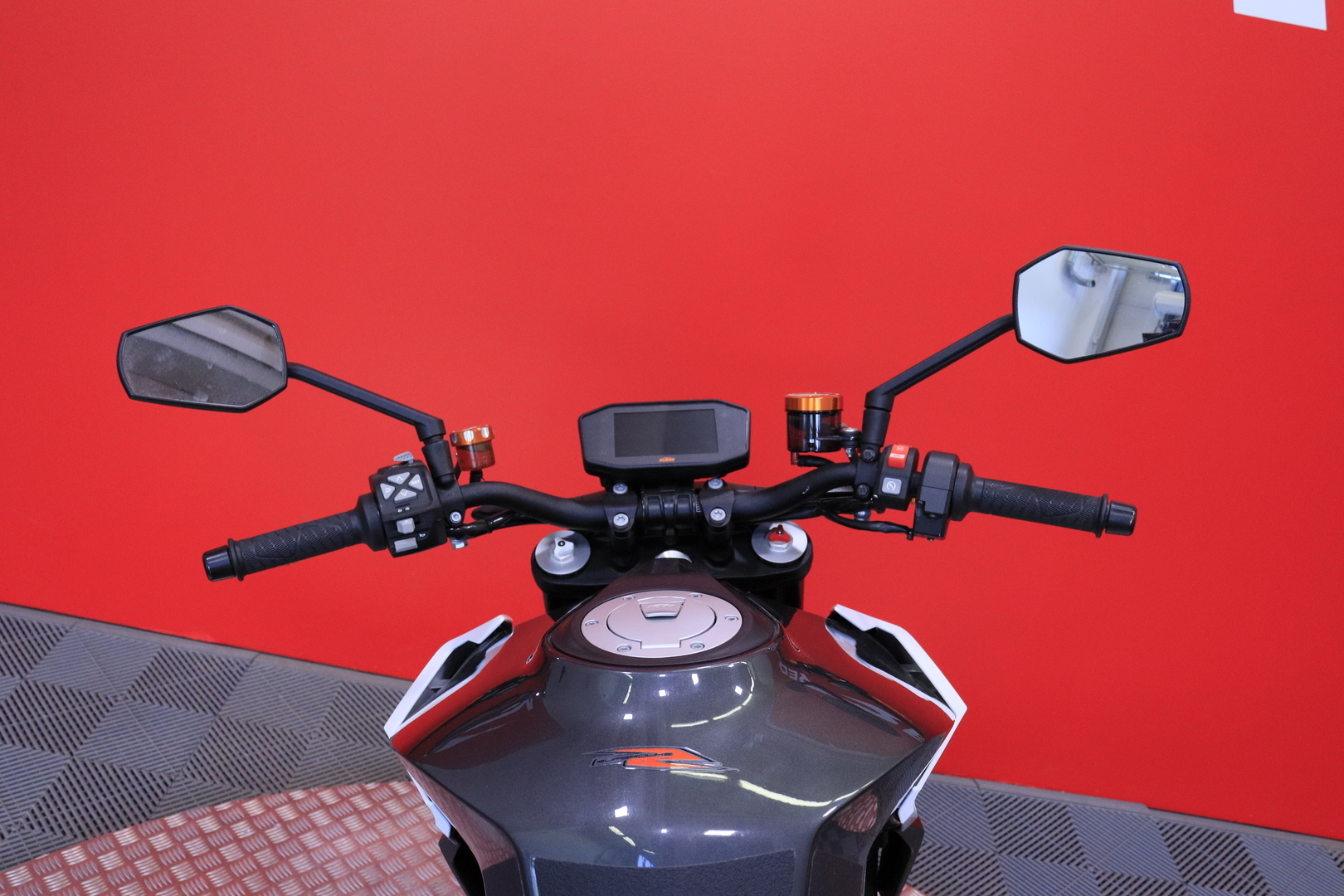 KTM - 1290 - Super Duke R // Spark / Powerparts / Shifter+ / Vakkari / MTC / ABS / Sisään ajettu! // - Moottoripyörä