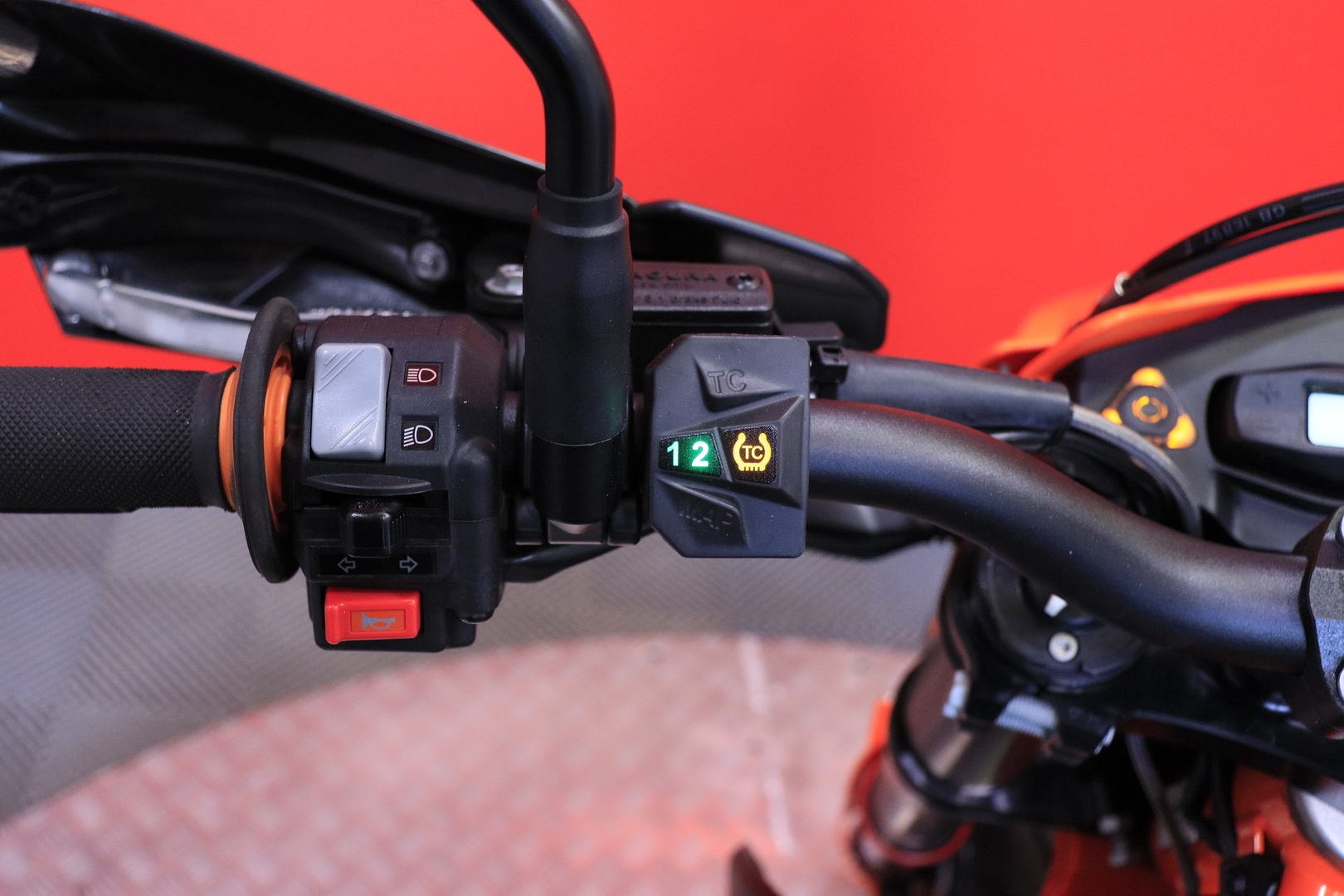 KTM - 690 - SMC-R // ABS / TC / Shifter / Fuel kit // - Moottoripyörä