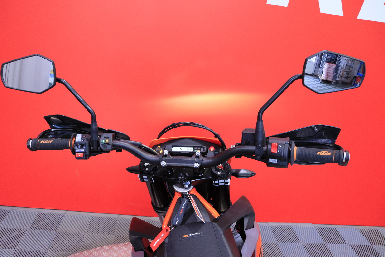 KTM - 690 - SMC-R // ABS / TC / Shifter / Fuel kit // - Moottoripyörä