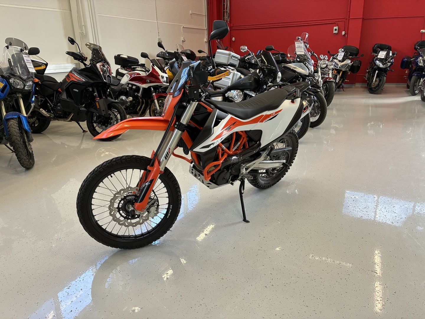 KTM - 690 - Enduro R // Juuri saapunut! / Wings / Lisävalot / TC // - Moottoripyörä