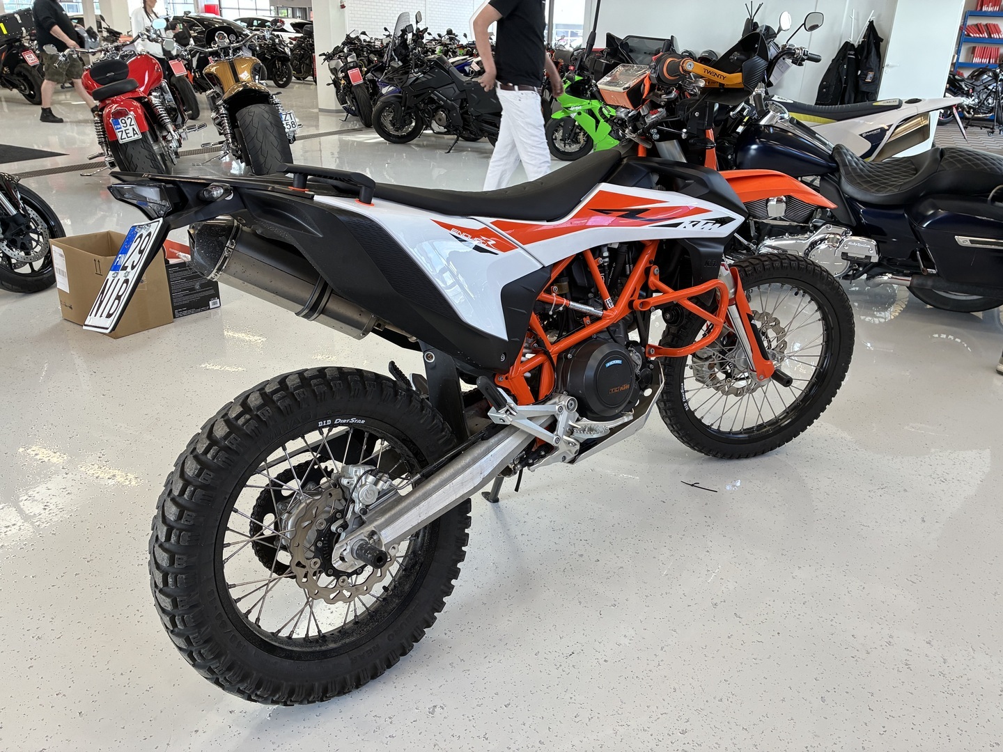 KTM - 690 - Enduro R // Juuri saapunut! / Wings / Lisävalot / TC // - Moottoripyörä