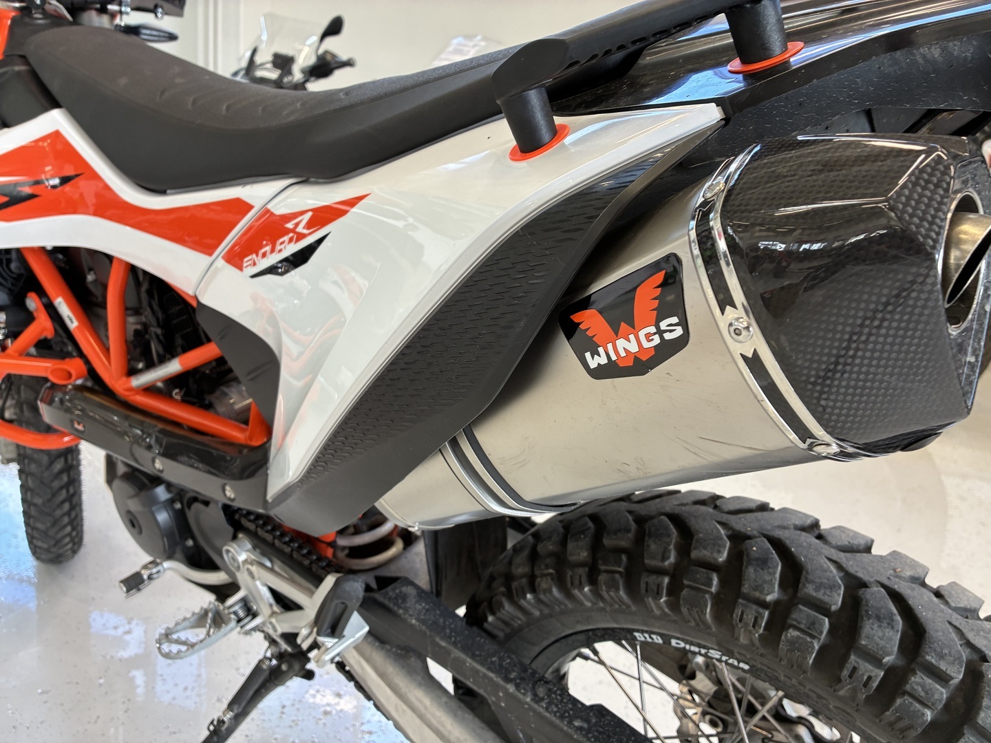 KTM - 690 - Enduro R // Juuri saapunut! / Wings / Lisävalot / TC // - Moottoripyörä
