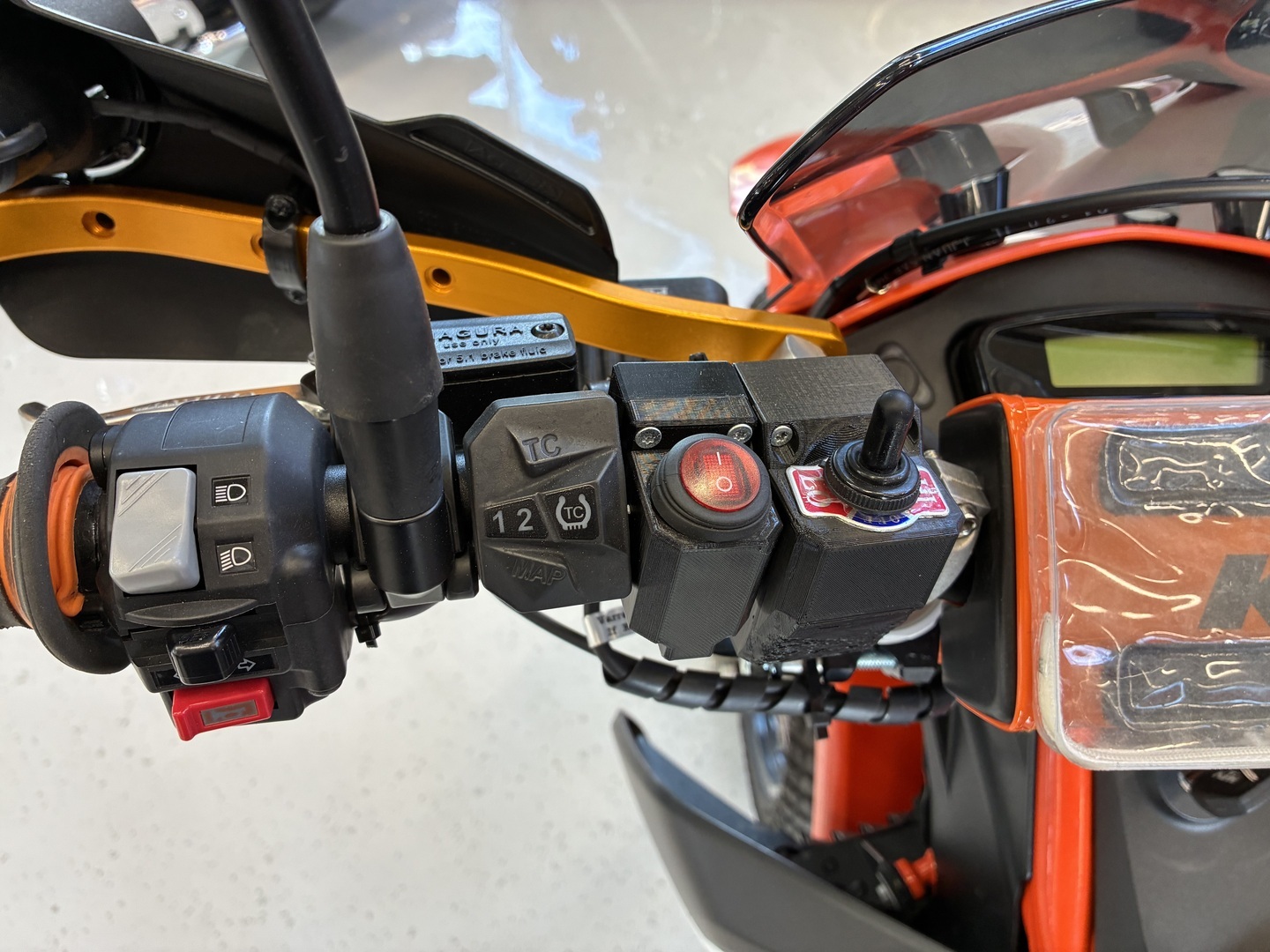 KTM - 690 - Enduro R // Juuri saapunut! / Wings / Lisävalot / TC // - Moottoripyörä