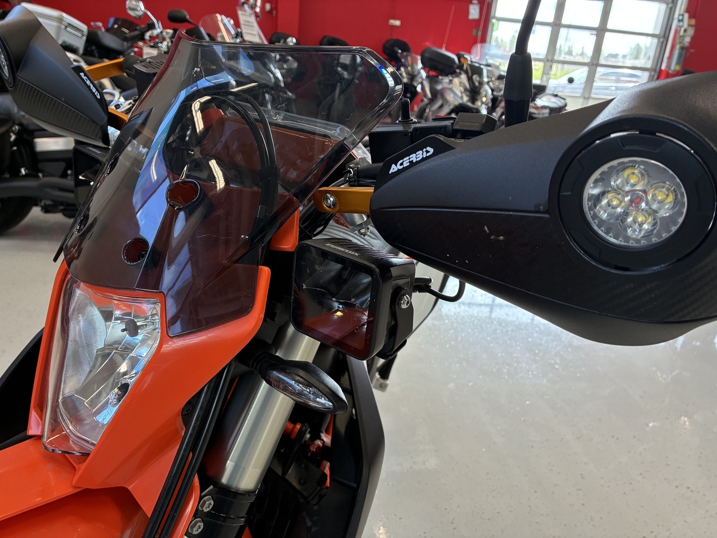 KTM - 690 - Enduro R // Juuri saapunut! / Wings / Lisävalot / TC // - Moottoripyörä