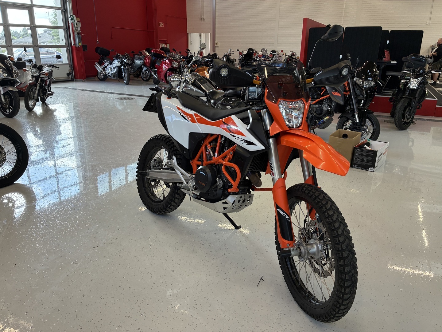 KTM - 690 - Enduro R // Juuri saapunut! / Wings / Lisävalot / TC // - Moottoripyörä