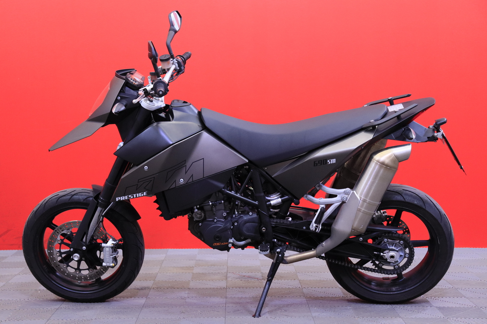 KTM - 690 - SM // 2.Om. Suomi-pyörä / Huoltokirja // - Moottoripyörä