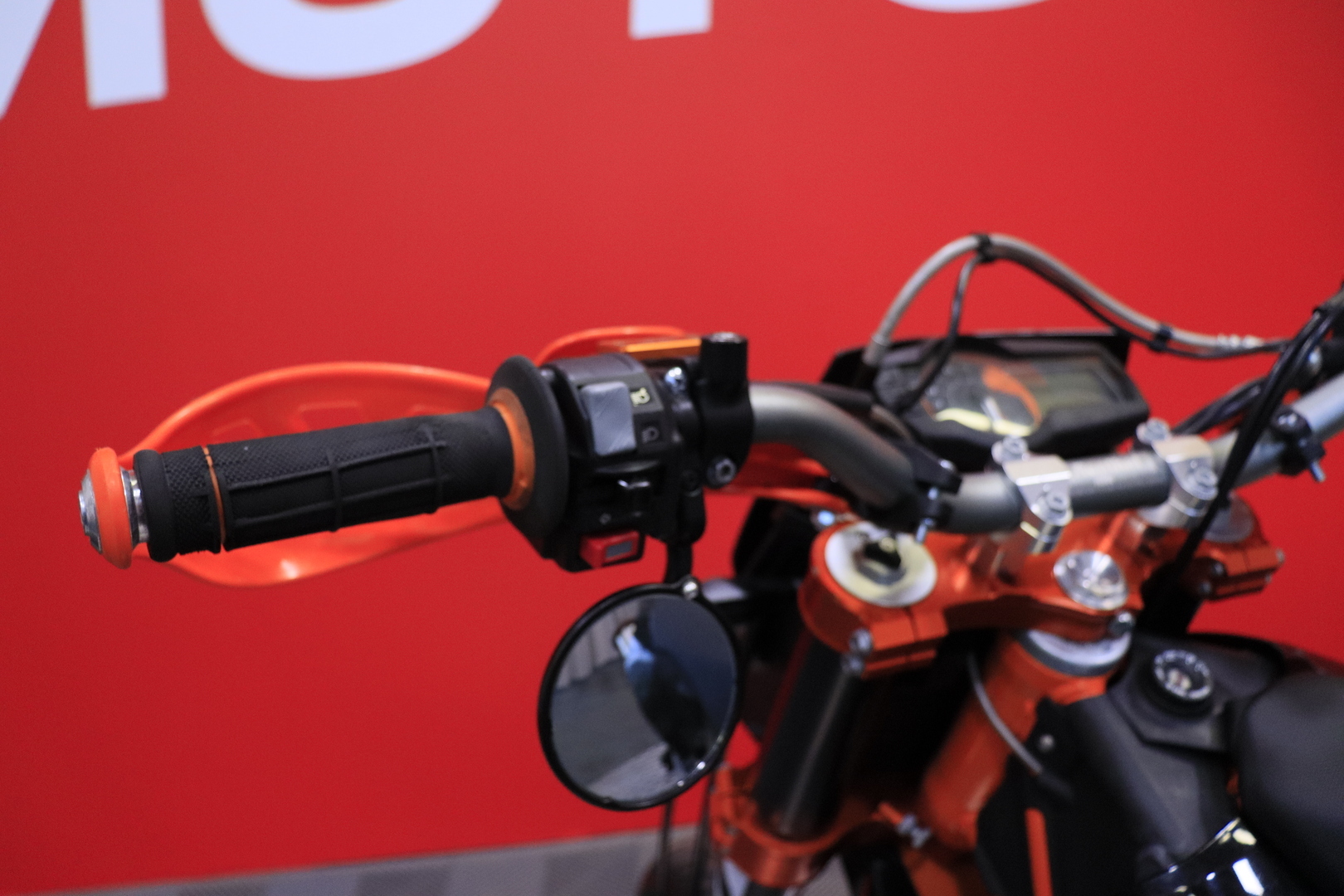 KTM - 690 - SMC-R // Akrapovic / Powerparts / Huoltokirja // - Moottoripyörä