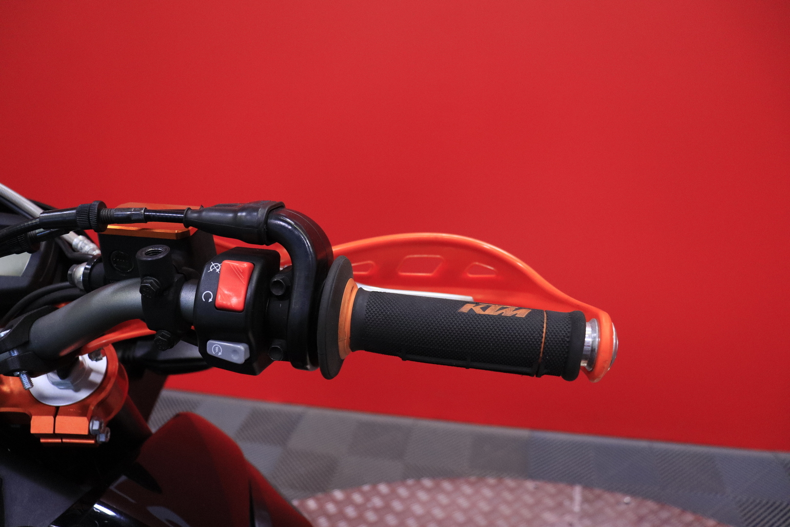 KTM - 690 - SMC-R // Akrapovic / Powerparts / Huoltokirja // - Moottoripyörä