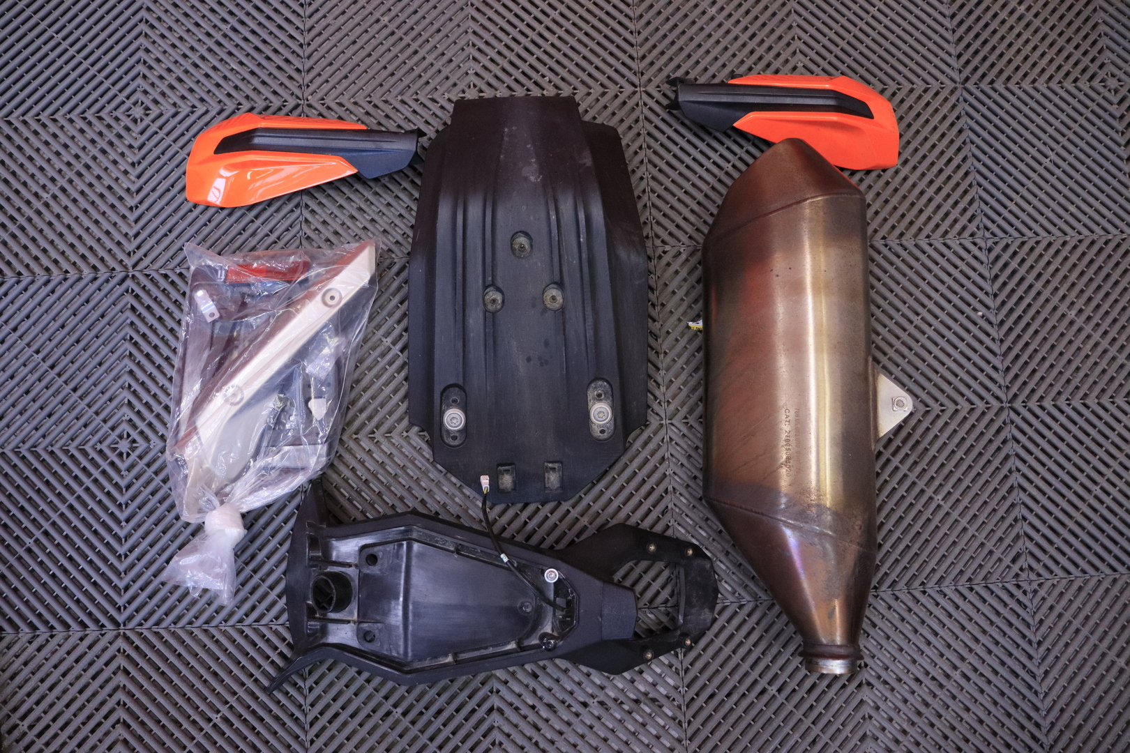 KTM - 690 - SMC-R // Akrapovic / Powerparts / Huoltokirja // - Moottoripyörä