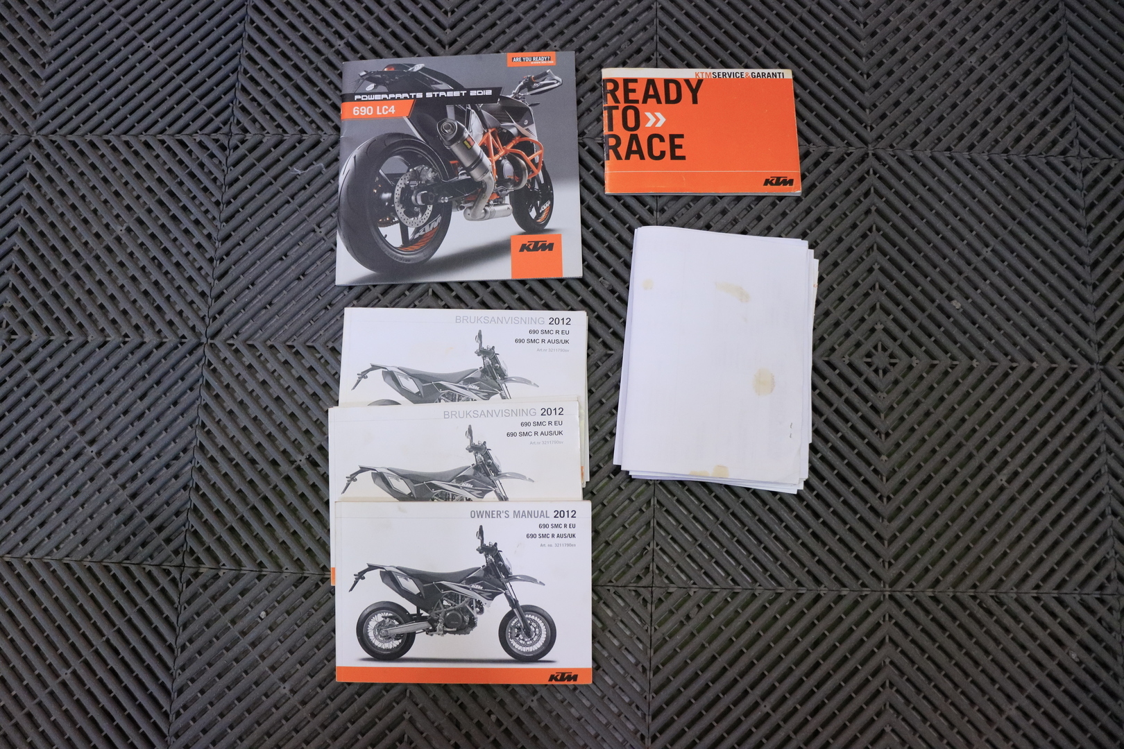 KTM - 690 - SMC-R // Akrapovic / Powerparts / Huoltokirja // - Moottoripyörä