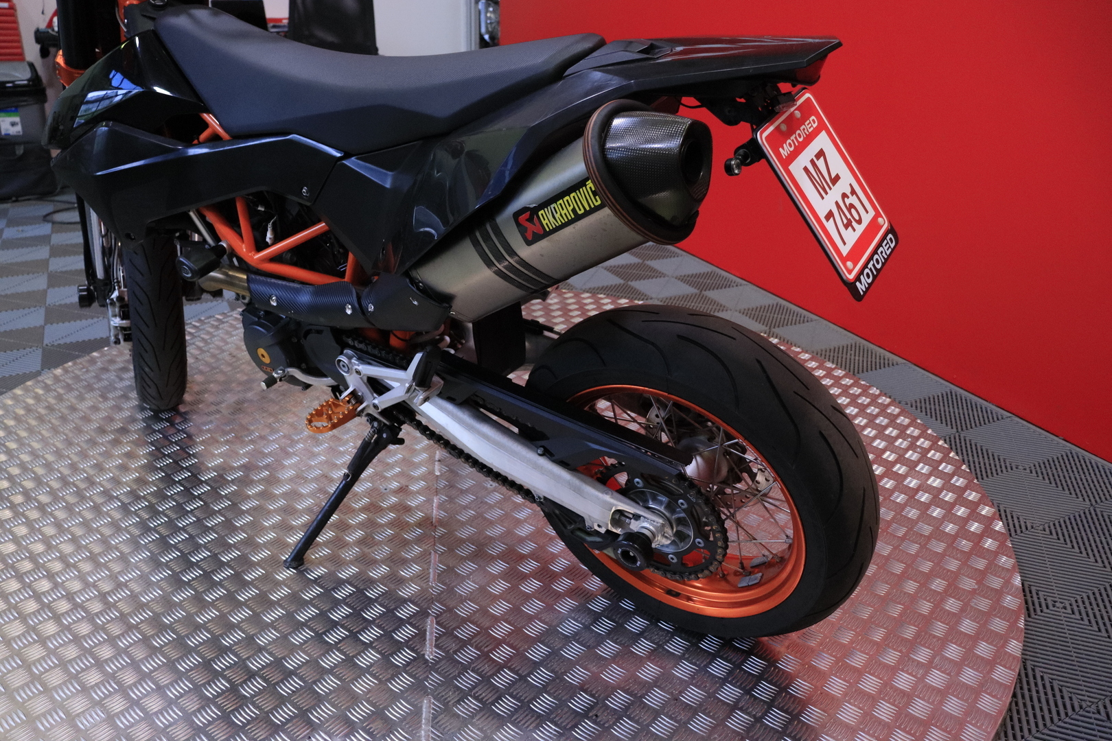 KTM - 690 - SMC-R // Akrapovic / Powerparts / Huoltokirja // - Moottoripyörä
