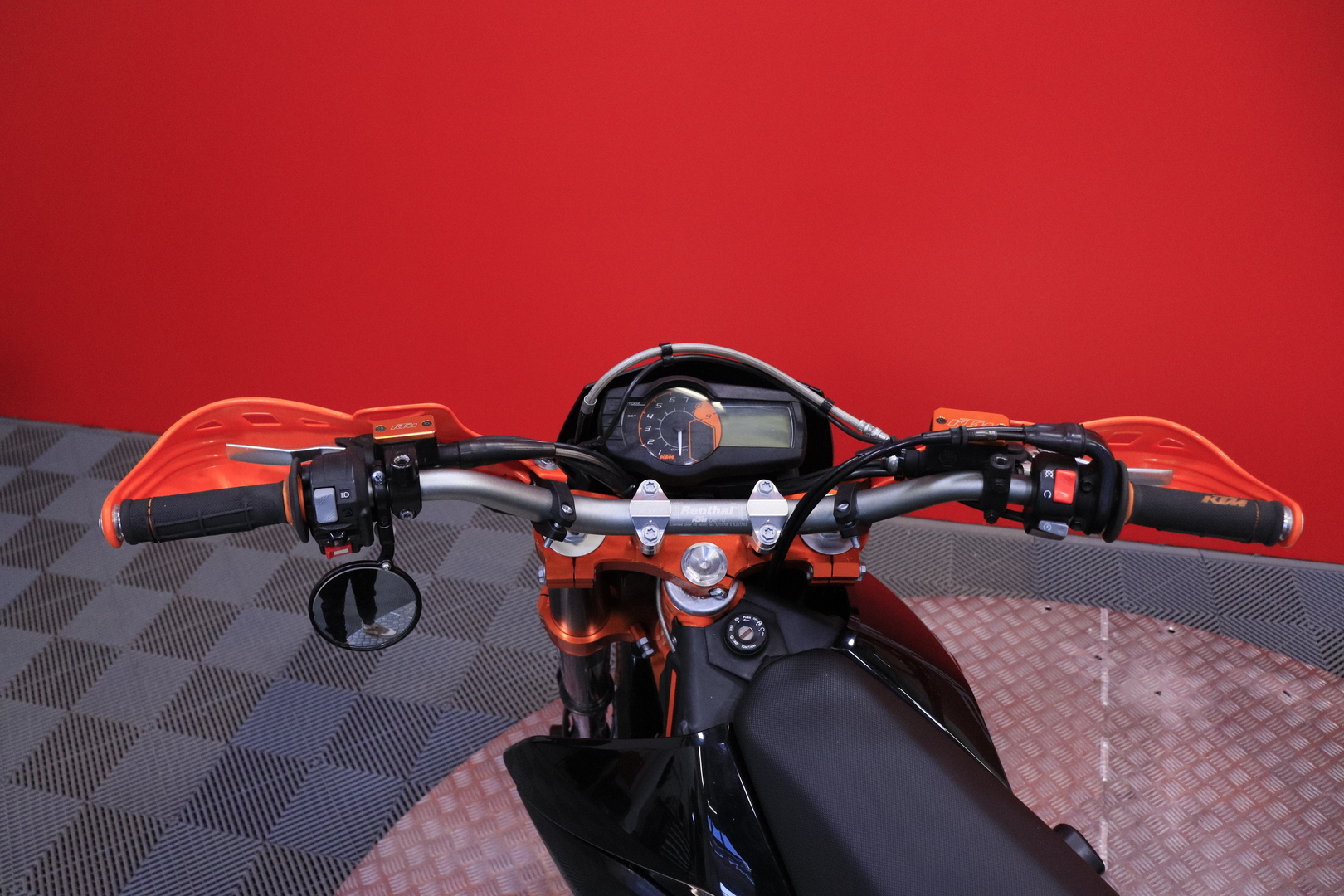 KTM - 690 - SMC-R // Akrapovic / Powerparts / Huoltokirja // - Moottoripyörä